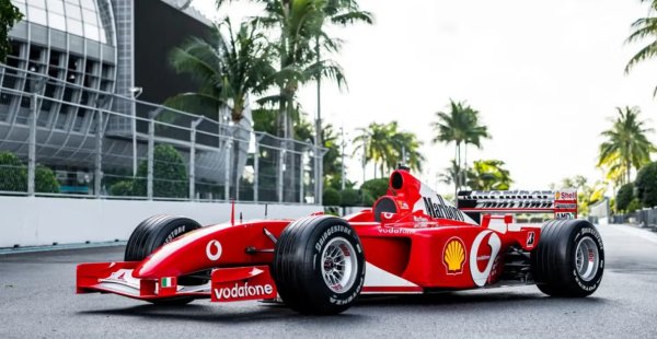 Оценка: $8 милиона – $10 милиона

Модерен герой сред съкровищницата от класически Ferrari, тази състезателна машина идва от ерата на виещи V-10 двигатели и немско господство във Формула 1! Разбира се, говорим за Михаел Шумахер, постигнал с тази кола три победи по пътя към титлата му в Световния шампионат през 2002 г. Този автомобил направи общо близо 400 обиколки в услуга на Scuderia Ferrari, точно в средата на един от най-успешните периоди. Има само няколко управлявани от Шумахер F1 автомобили в частни ръце, така че това е рядък шанс.
